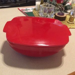 Vintage PYREX 515B-015 Red Square Hostess Casserole Dish with Lid. 1.5qt